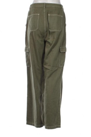 Дамски панталон Bershka, Размер M, Цвят Зелен, Цена 25,00 лв.