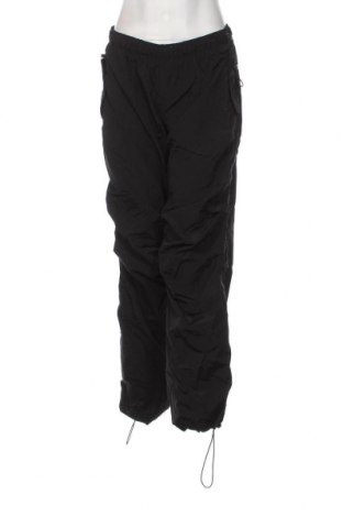 Γυναικείο παντελόνι Bershka, Μέγεθος XS, Χρώμα Μαύρο, Τιμή 7,18 €