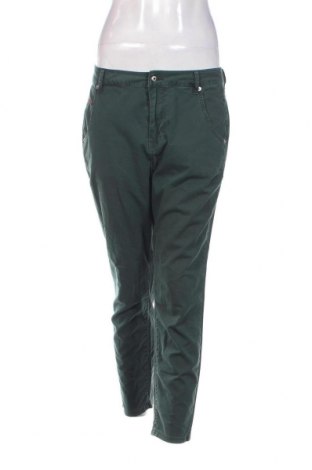 Дамски панталон Diesel, Размер M, Цвят Зелен, Цена 242,40 лв.