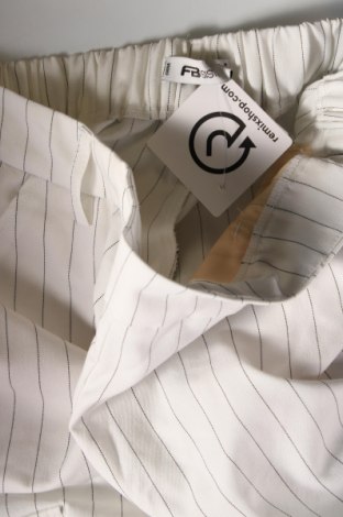 Γυναικείο παντελόνι Fb Sister, Μέγεθος L, Χρώμα Λευκό, Τιμή 4,84 €