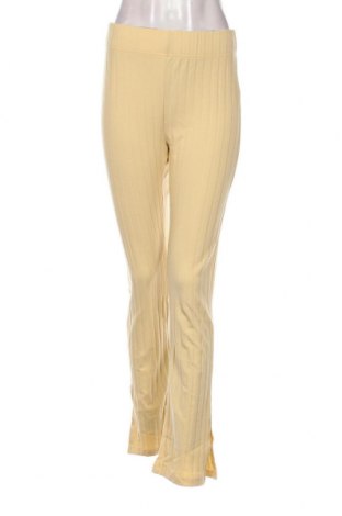 Дамски панталон Gina Tricot, Размер M, Цвят Жълт, Цена 24,80 лв.