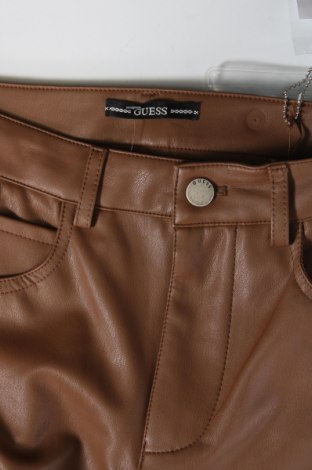 Дамски панталон Guess, Размер XS, Цвят Кафяв, Цена 68,80 лв.