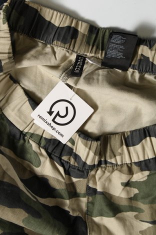 Дамски панталон H&M Divided, Размер L, Цвят Многоцветен, Цена 29,00 лв.