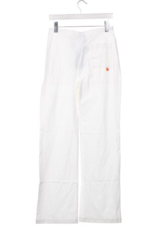 Дамски панталон Nike, Размер XS, Цвят Бял, Цена 124,00 лв.
