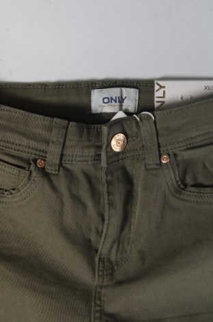 Дамски панталон ONLY, Размер XXS, Цвят Зелен, Цена 19,84 лв.
