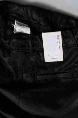 Дамски панталон Pepe Jeans, Размер XS, Цвят Черен, Цена 54,60 лв.