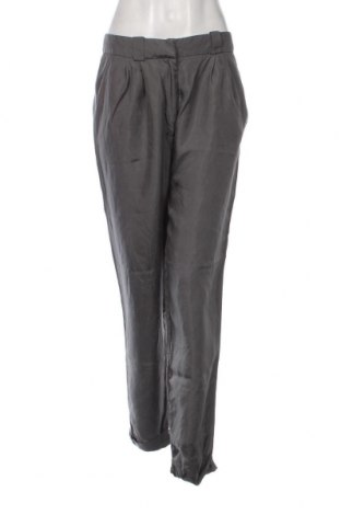 Дамски панталон Pepe Jeans, Размер M, Цвят Сив, Цена 67,82 лв.