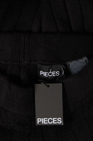 Дамски панталон Pieces, Размер L, Цвят Черен, Цена 54,56 лв.