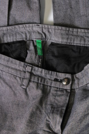 Damskie spodnie United Colors Of Benetton, Rozmiar M, Kolor Szary, Cena 46,71 zł