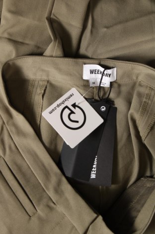 Дамски панталон Weekday, Размер M, Цвят Зелен, Цена 21,39 лв.