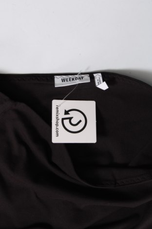 Γυναικείο αμάνικο μπλουζάκι Weekday, Μέγεθος M, Χρώμα Μαύρο, Τιμή 8,41 €
