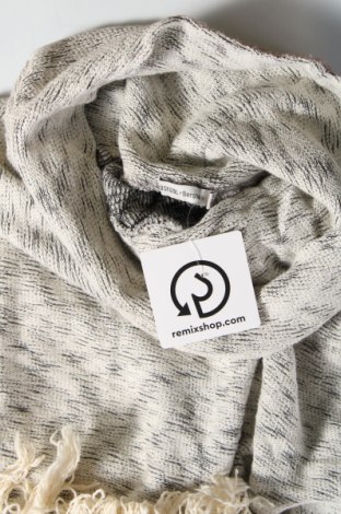 Дамски пуловер Bershka, Размер S, Цвят Бял, Цена 10,44 лв.