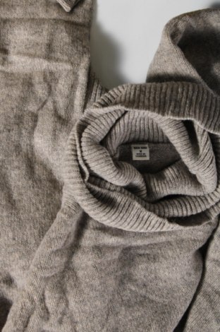 Дамски пуловер Uniqlo, Размер M, Цвят Бежов, Цена 21,32 лв.