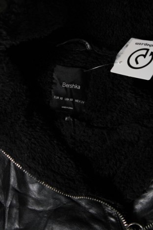 Γυναικείο δερμάτινο μπουφάν Bershka, Μέγεθος XS, Χρώμα Μαύρο, Τιμή 15,46 €