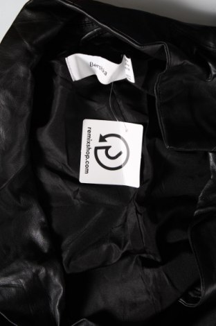 Dámská kožená bunda  Bershka, Velikost M, Barva Černá, Cena  242,00 Kč