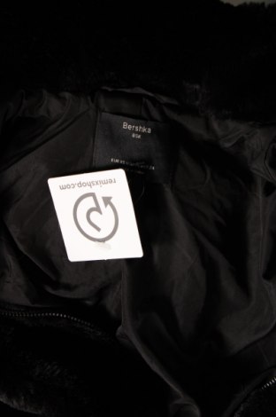 Дамско палто Bershka, Размер XS, Цвят Черен, Цена 54,57 лв.