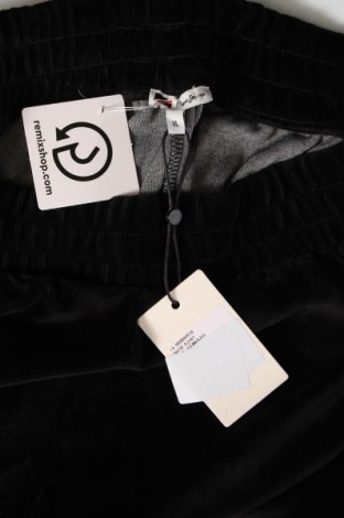 Дамско спортно долнище Pepe Jeans, Размер XL, Цвят Черен, Цена 50,22 лв.