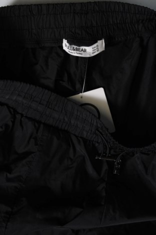 Дамско спортно долнище Pull&Bear, Размер XL, Цвят Черен, Цена 15,66 лв.