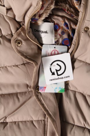 Γυναικείο μπουφάν Desigual, Μέγεθος M, Χρώμα  Μπέζ, Τιμή 136,60 €