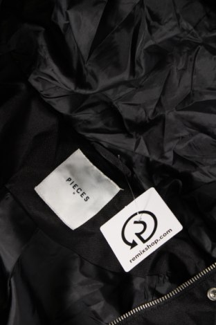 Dámska bunda  Pieces, Veľkosť M, Farba Čierna, Cena  13,25 €