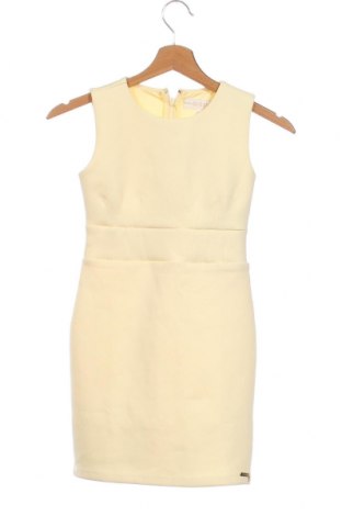 Детска рокля Guess, Размер 7-8y/ 128-134 см, Цвят Жълт, Цена 123,67 лв.