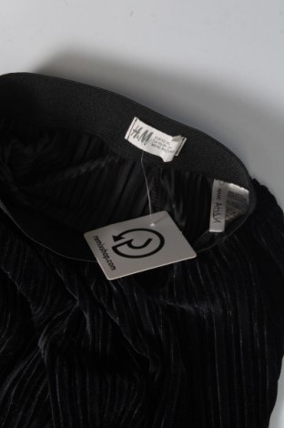 Παιδικό κοντό παντελόνι H&M, Μέγεθος 18-24m/ 86-98 εκ., Χρώμα Μαύρο, Τιμή 3,87 €