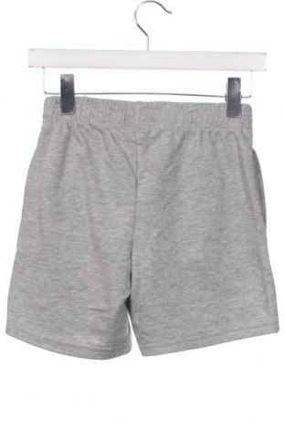 Детски къс панталон Hummel, Размер 9-10y/ 140-146 см, Цвят Сив, Цена 51,00 лв.