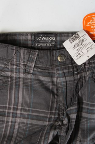 Dětské krátké kalhoty  LC Waikiki, Velikost 2-3y/ 98-104 cm, Barva Šedá, Cena  150,00 Kč