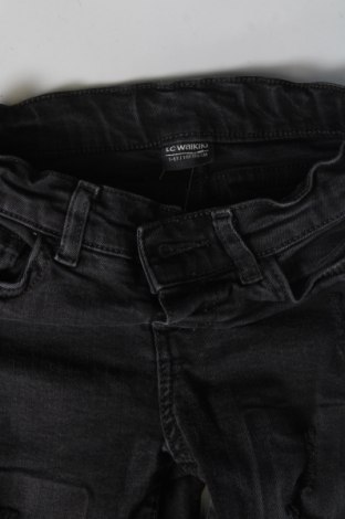 Детски къс панталон LC Waikiki, Размер 4-5y/ 110-116 см, Цвят Черен, Цена 14,00 лв.