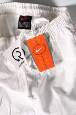 Παιδικό κοντό παντελόνι Nike, Μέγεθος 7-8y/ 128-134 εκ., Χρώμα Λευκό, Τιμή 13,60 €