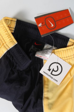 Detské krátke nohavice  Nike, Veľkosť 4-5y/ 110-116 cm, Farba Viacfarebná, Cena  5,43 €
