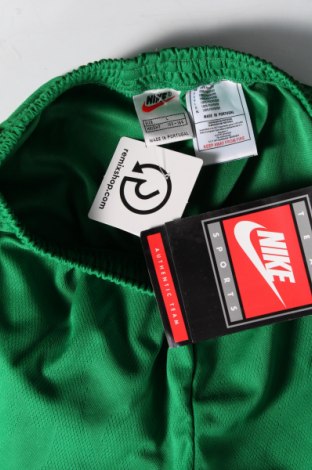 Pantaloni scurți pentru copii Nike, Mărime 11-12y/ 152-158 cm, Culoare Verde, Preț 61,82 Lei