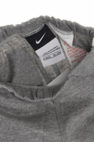 Παιδικό κοντό παντελόνι Nike, Μέγεθος 6-9m/ 68-74 εκ., Χρώμα Γκρί, Τιμή 27,84 €