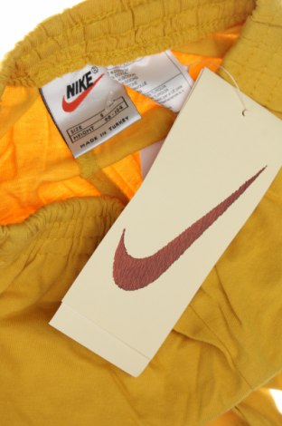 Детски къс панталон Nike, Размер 2-3y/ 98-104 см, Цвят Жълт, Цена 57,23 лв.