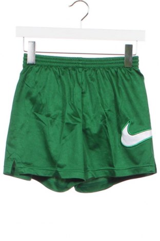 Παιδικό κοντό παντελόνι Nike, Μέγεθος 9-10y/ 140-146 εκ., Χρώμα Πράσινο, Τιμή 17,09 €