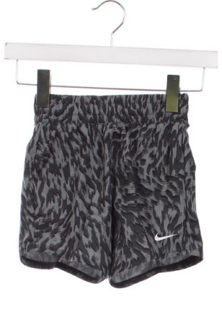 Детски къс панталон Nike, Размер 6-7y/ 122-128 см, Цвят Сив, Цена 65,55 лв.