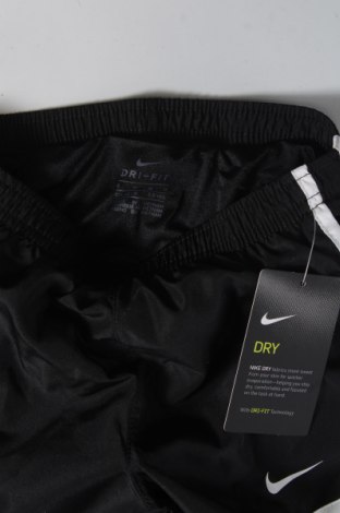 Παιδικό κοντό παντελόνι Nike, Μέγεθος 4-5y/ 110-116 εκ., Χρώμα Μαύρο, Τιμή 26,80 €
