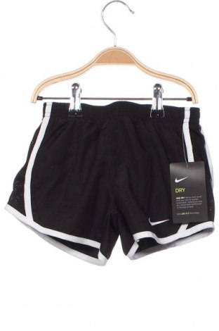 Παιδικό κοντό παντελόνι Nike, Μέγεθος 4-5y/ 110-116 εκ., Χρώμα Μαύρο, Τιμή 22,78 €