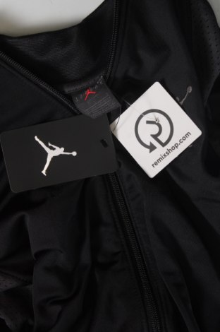 Детски комплект Air Jordan Nike, Размер 12-13y/ 158-164 см, Цвят Черен, Цена 135,15 лв.
