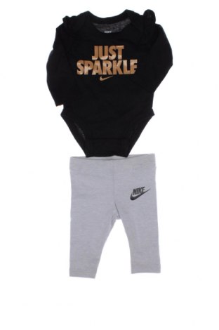 Детски комплект Nike, Размер 1-2m/ 50-56 см, Цвят Многоцветен, Цена 99,00 лв.