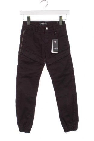 Детски панталон Guess, Размер 7-8y/ 128-134 см, Цвят Сив, Цена 55,80 лв.