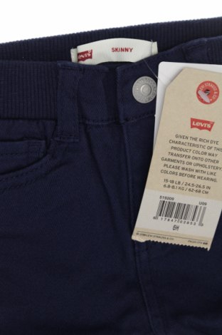 Pantaloni pentru copii Levi's, Mărime 3-6m/ 62-68 cm, Culoare Albastru, Preț 120,79 Lei