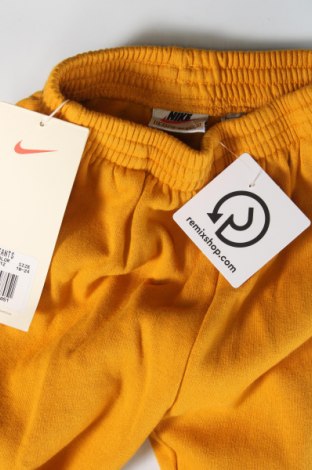 Παιδική κάτω φόρμα Nike, Μέγεθος 12-18m/ 80-86 εκ., Χρώμα Κίτρινο, Τιμή 15,88 €