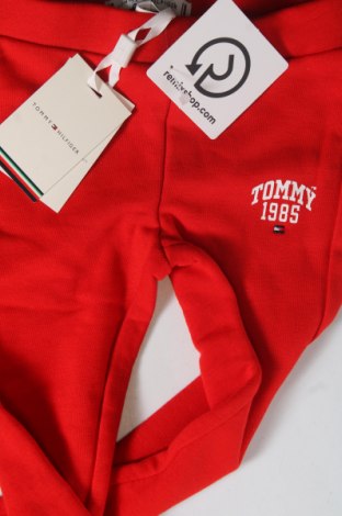 Детско спортно долнище Tommy Hilfiger, Размер 3-4y/ 104-110 см, Цвят Червен, Цена 44,20 лв.