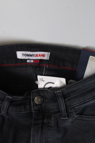 Blugi de bărbați Tommy Jeans, Mărime XS, Culoare Gri, Preț 362,37 Lei