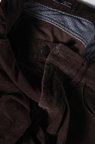 Мъжки джинси Tommy Hilfiger, Размер L, Цвят Кафяв, Цена 51,84 лв.