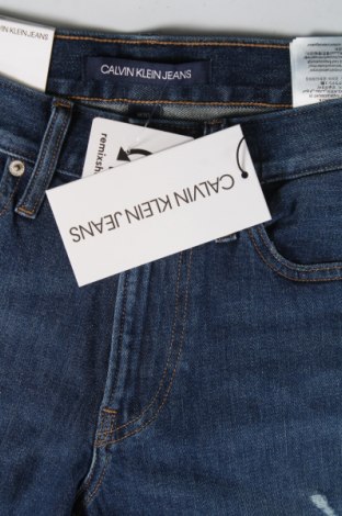 Pantaloni scurți de bărbați Calvin Klein Jeans, Mărime S, Culoare Albastru, Preț 355,26 Lei