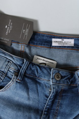 Мъжки къс панталон Cross Jeans, Размер M, Цвят Син, Цена 40,00 лв.