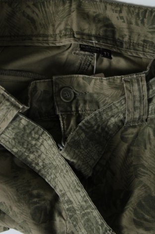 Pantaloni scurți de bărbați Eight2Nine, Mărime L, Culoare Verde, Preț 98,42 Lei