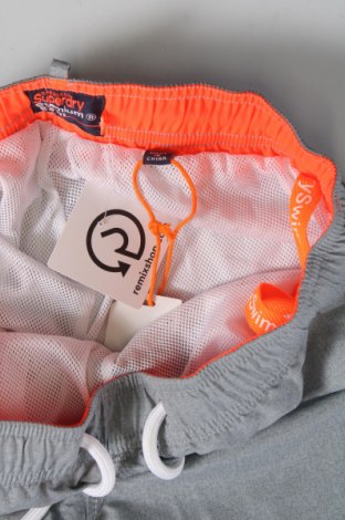Ανδρικό κοντό παντελόνι Superdry, Μέγεθος S, Χρώμα Γκρί, Τιμή 36,08 €